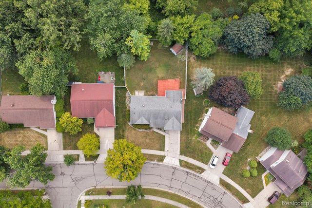 1933 Tamarisk Drive, East Lansing, MI 48823