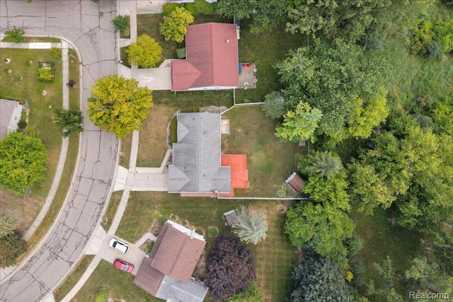 1933 Tamarisk Drive, East Lansing, MI 48823