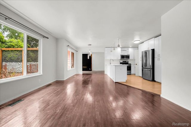 1933 Tamarisk Drive, East Lansing, MI 48823