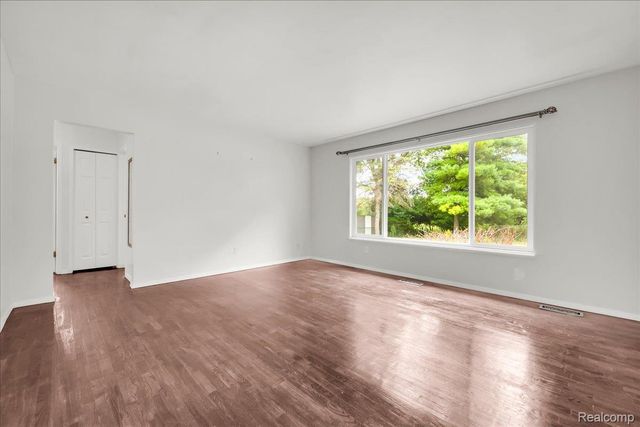 1933 Tamarisk Drive, East Lansing, MI 48823