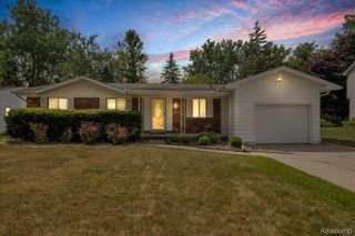 1933 Tamarisk Drive, East Lansing, MI 48823