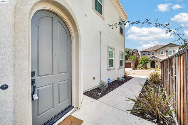 2782 Cathedral Rock Way, Dublin, CA 94568