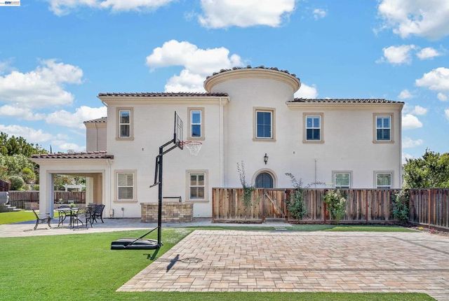 2782 Cathedral Rock Way, Dublin, CA 94568