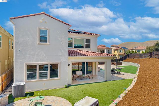 2782 Cathedral Rock Way, Dublin, CA 94568
