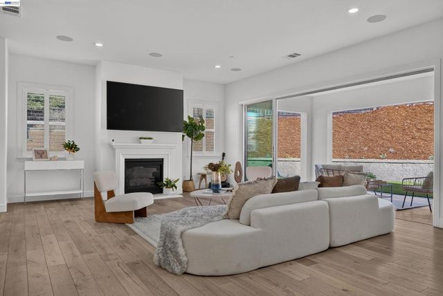 2782 Cathedral Rock Way, Dublin, CA 94568