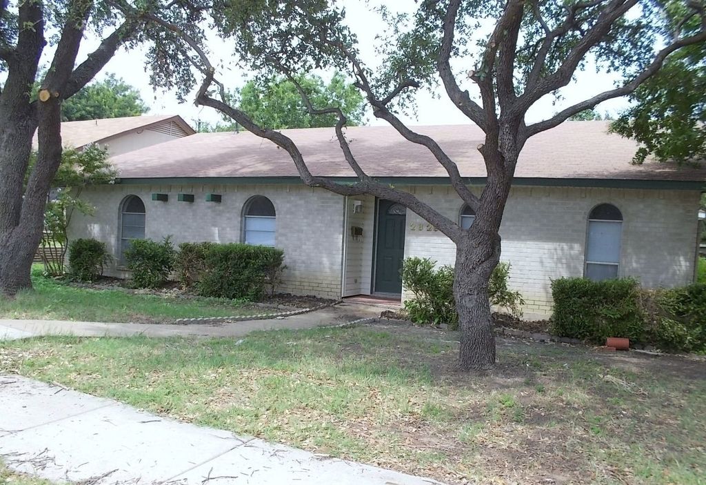 2829 Arcadia Lane, Carrollton, TX 75007