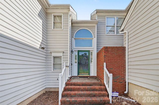 8606 Fox Chase Lane, Charlotte, NC 28269