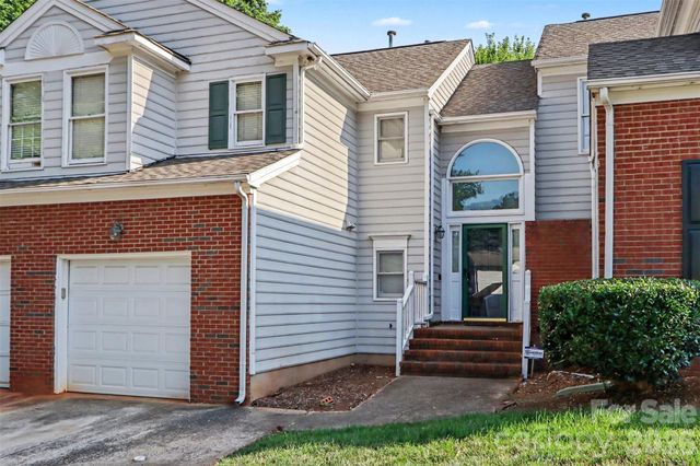 8606 Fox Chase Lane, Charlotte, NC 28269
