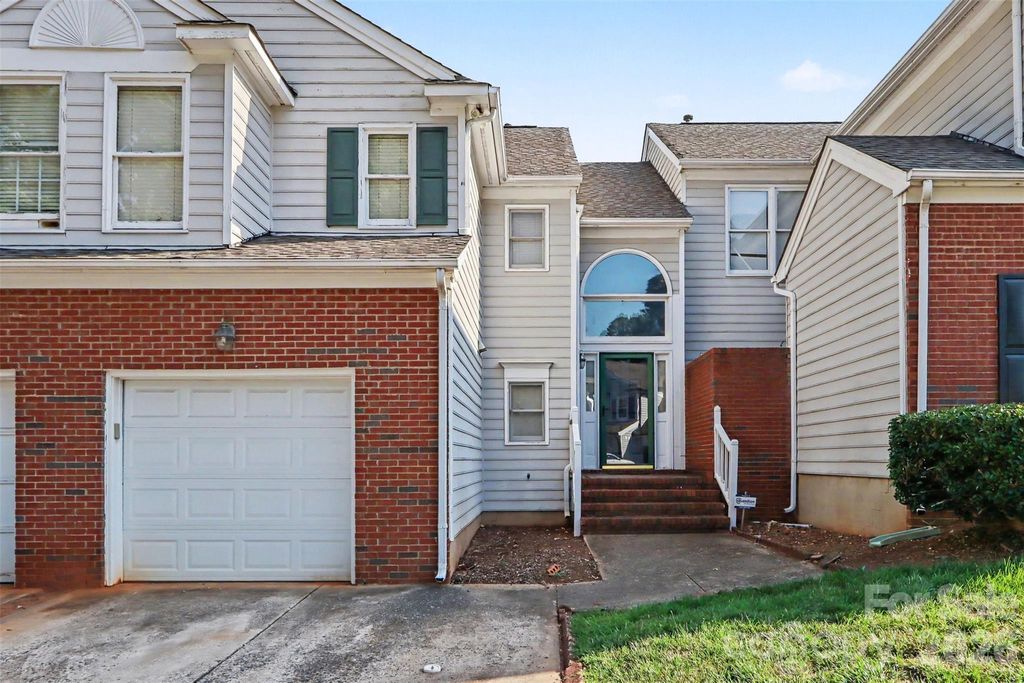 8606 Fox Chase Lane, Charlotte, NC 28269