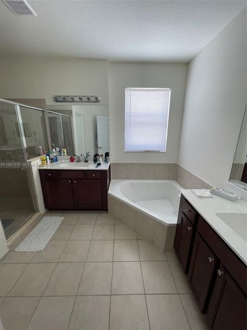 3494 W 103rd Ter, Hialeah, FL 33018