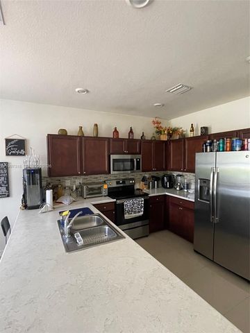 3494 W 103rd Ter, Hialeah, FL 33018