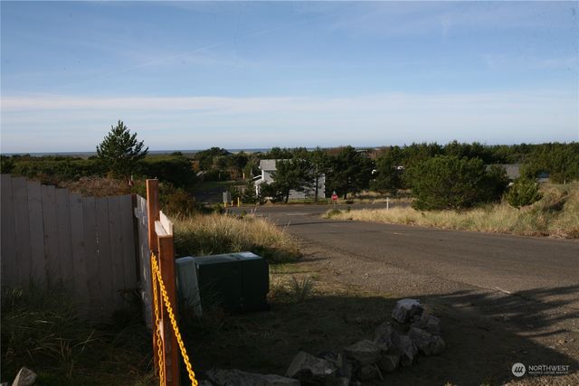 31710 J Place, Ocean Park, WA 98640