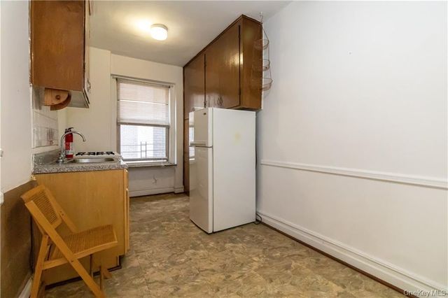 868 E 7th Street 3C, Brooklyn, NY 11230