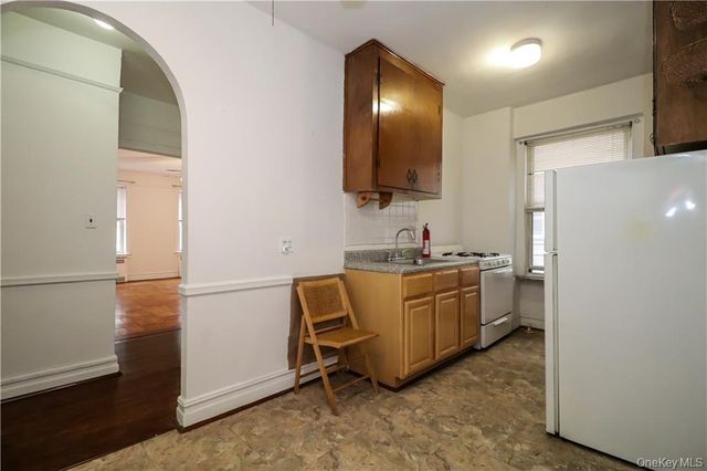 868 E 7th Street 3C, Brooklyn, NY 11230