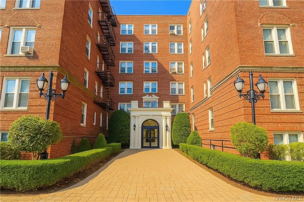 868 E 7th Street 3C, Brooklyn, NY 11230