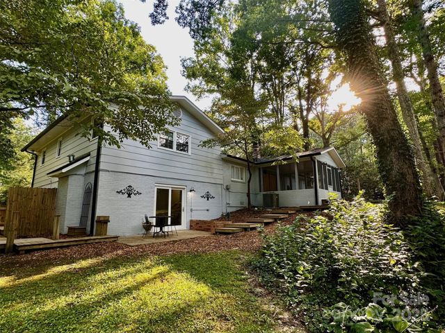 3238 Debbie Drive, Hendersonville, NC 28791