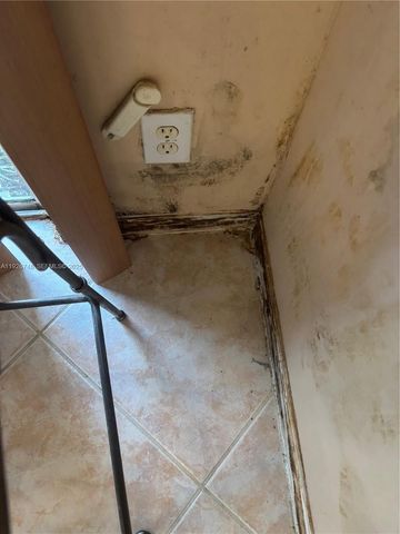 12425 NW 54th Ct, Coral Springs, FL 33076