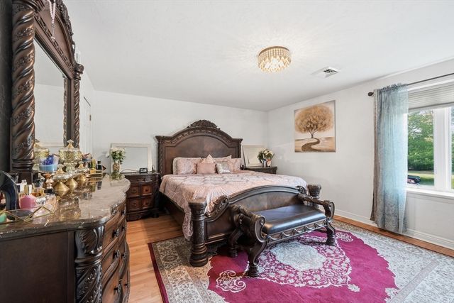 23 Cobblestone Ln 23, Worcester, MA 01606
