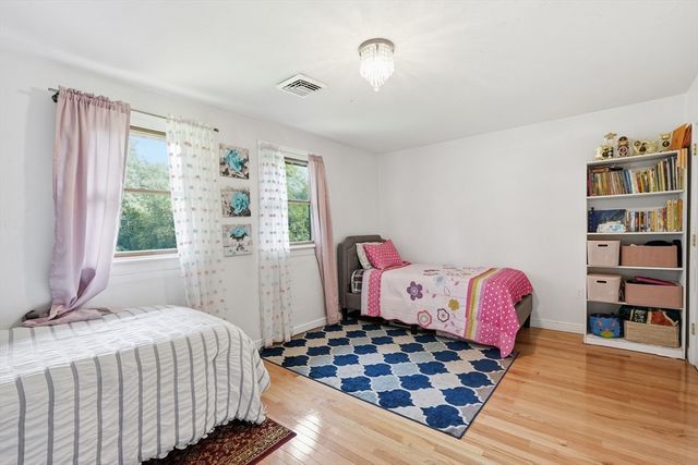 23 Cobblestone Ln 23, Worcester, MA 01606