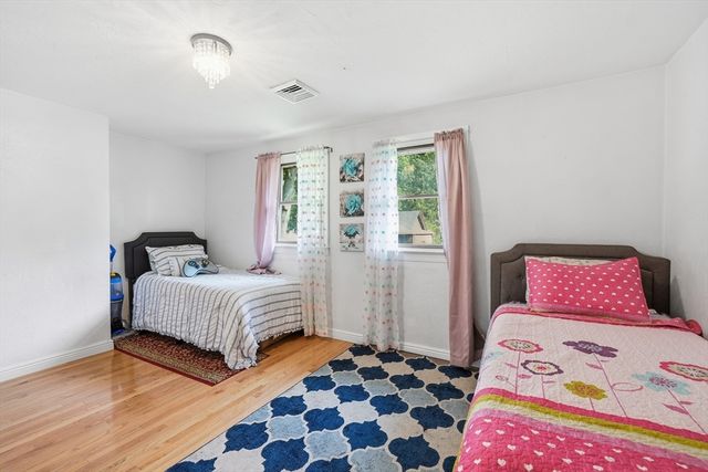 23 Cobblestone Ln 23, Worcester, MA 01606