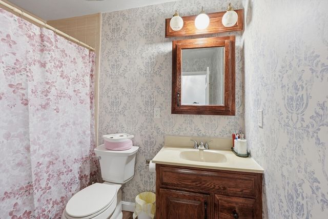 23 Cobblestone Ln 23, Worcester, MA 01606
