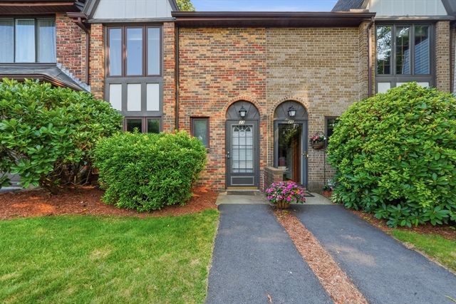 23 Cobblestone Ln 23, Worcester, MA 01606