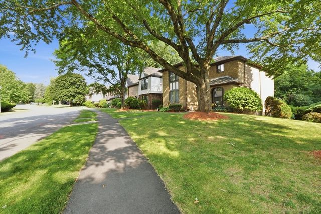 23 Cobblestone Ln 23, Worcester, MA 01606