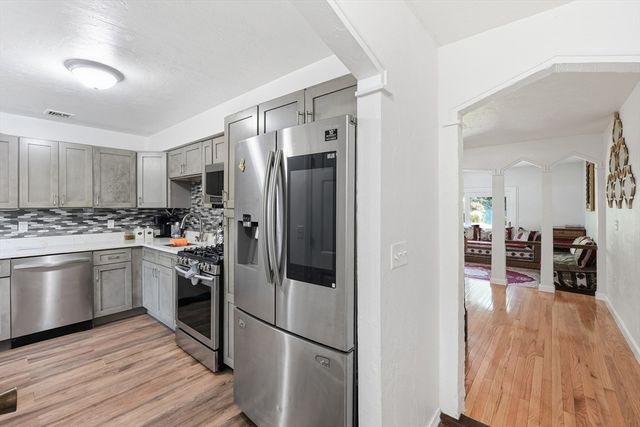 23 Cobblestone Ln 23, Worcester, MA 01606