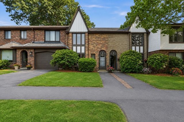 23 Cobblestone Ln 23, Worcester, MA 01606