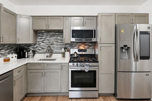 23 Cobblestone Ln 23, Worcester, MA 01606