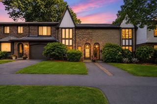 23 Cobblestone Ln 23, Worcester, MA 01606
