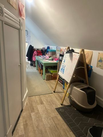 51 Acushnet Ave, Springfield, MA 01105