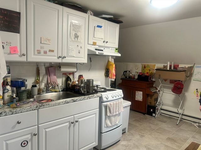 51 Acushnet Ave, Springfield, MA 01105