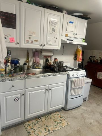 51 Acushnet Ave, Springfield, MA 01105