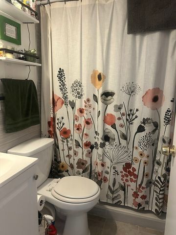 51 Acushnet Ave, Springfield, MA 01105