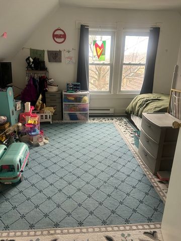 51 Acushnet Ave, Springfield, MA 01105