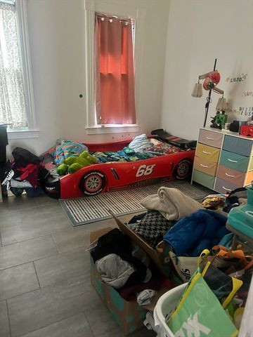 51 Acushnet Ave, Springfield, MA 01105