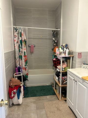 51 Acushnet Ave, Springfield, MA 01105