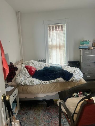 51 Acushnet Ave, Springfield, MA 01105