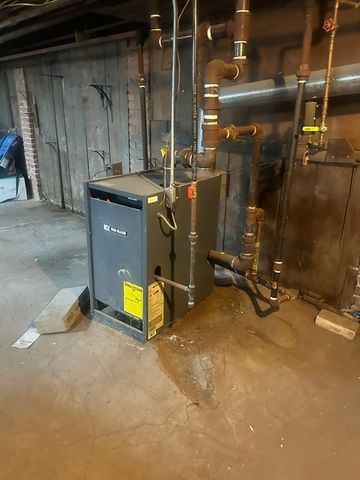 51 Acushnet Ave, Springfield, MA 01105