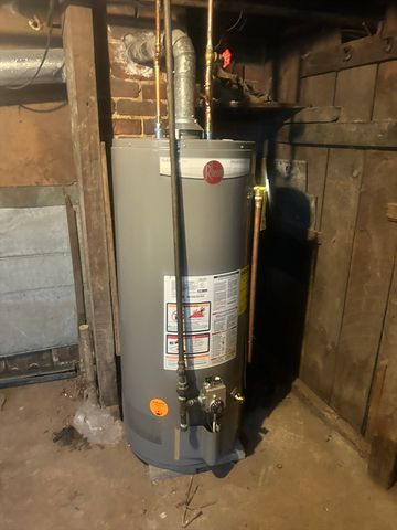 51 Acushnet Ave, Springfield, MA 01105