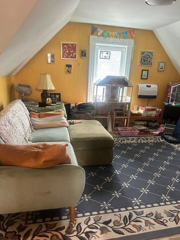 51 Acushnet Ave, Springfield, MA 01105