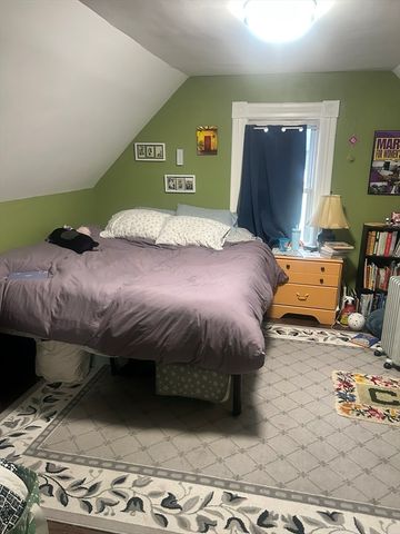 51 Acushnet Ave, Springfield, MA 01105