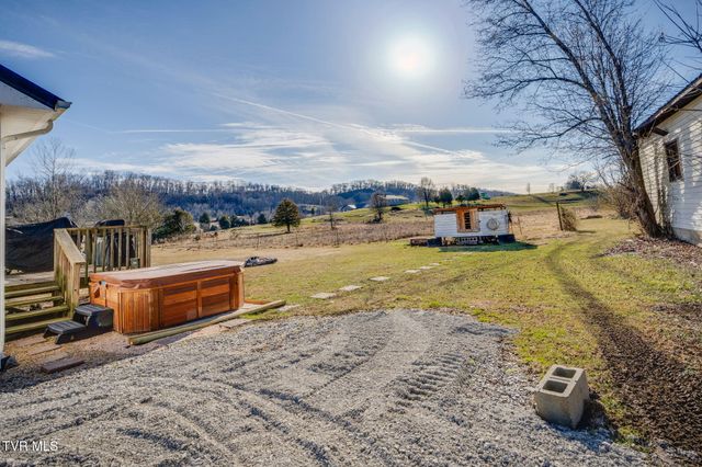 1449 Independence Avenue, Mount Carmel, TN 37645