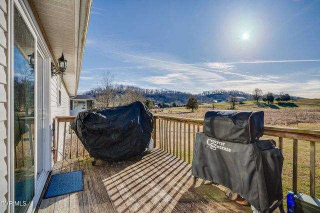 1449 Independence Avenue, Mount Carmel, TN 37645