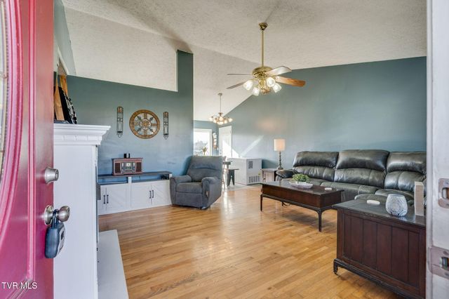 1449 Independence Avenue, Mount Carmel, TN 37645