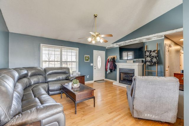 1449 Independence Avenue, Mount Carmel, TN 37645