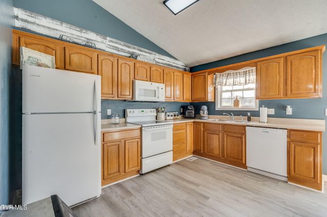 1449 Independence Avenue, Mount Carmel, TN 37645