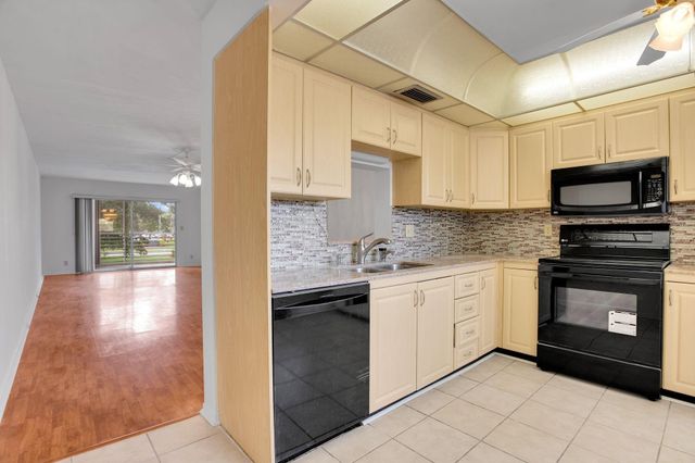 2006 Granada Dr N2, Coconut Creek, FL 33066