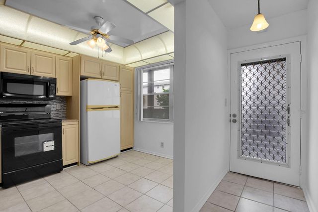 2006 Granada Dr N2, Coconut Creek, FL 33066